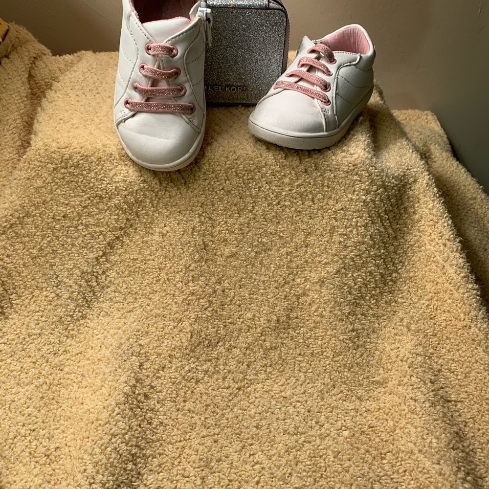 Shoes - Picture 3 of 4